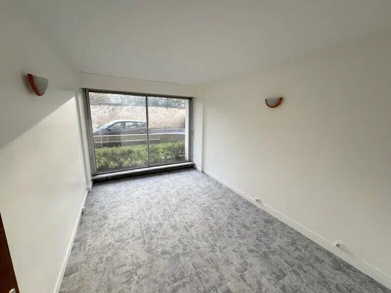 Office in Versailles for sale - Building Photo - Image 2 of 15