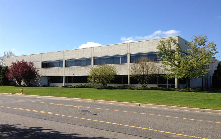 430 Wireless Blvd, Hauppauge, NY for lease - Building Photo - Image 1 of 4