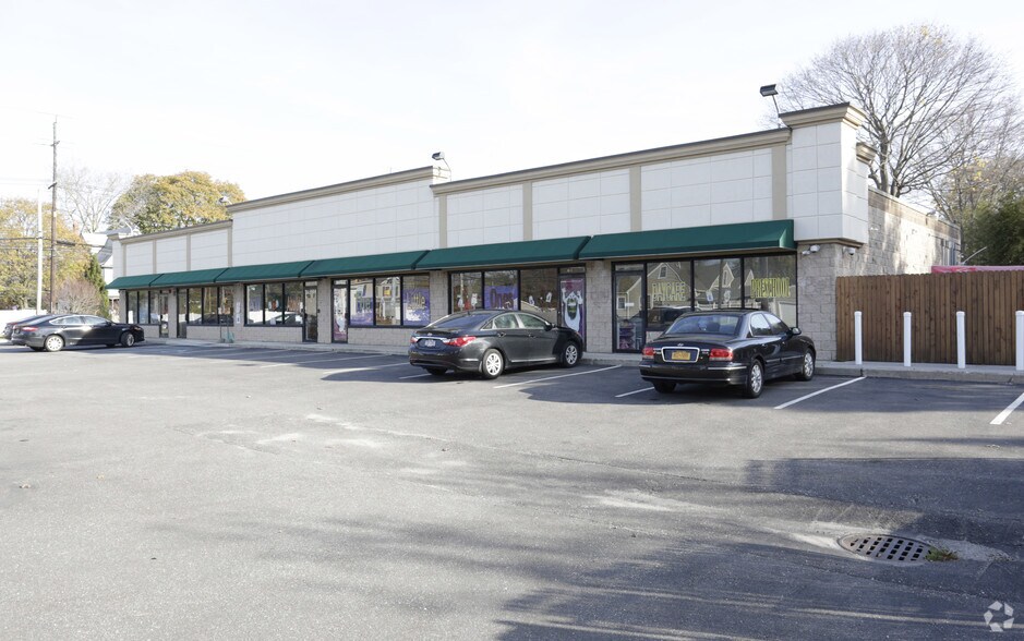 15 Knickerbocker Ave, Holbrook, NY for sale - Primary Photo - Image 1 of 1