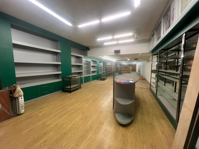 Retail in Avilés, Asturias for lease - Building Photo - Image 2 of 9