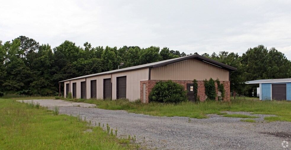 Three (3) Buildings in Darlington, SC portfolio of 3 properties for sale on LoopNet.com - Primary Photo - Image 3 of 5
