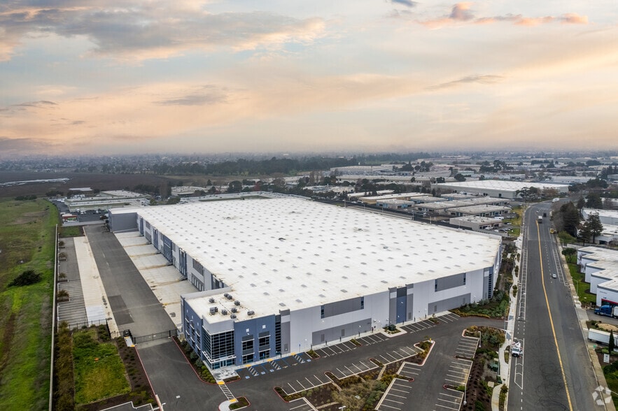 2701 W Winton Ave, Hayward, CA for lease - Aerial - Image 2 of 6