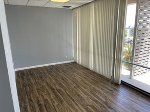 3325 Hollywood Blvd, Hollywood, FL for lease Interior Photo- Image 2 of 4