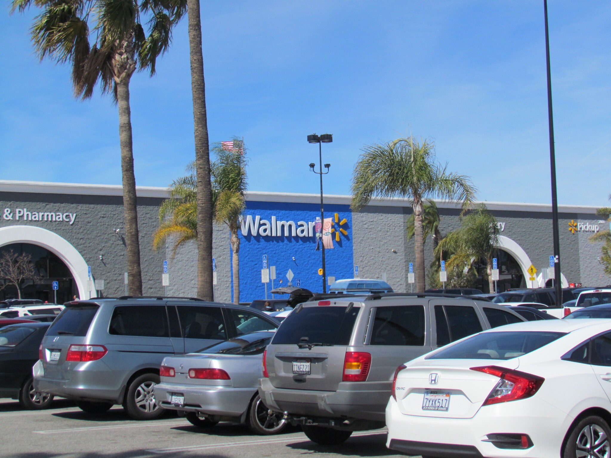 19012401 N Rose Ave, Oxnard, CA 93030 Shopping At The Rose