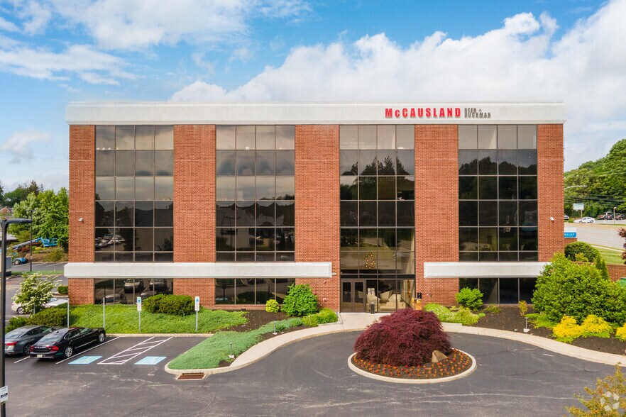 80 W Lancaster Ave, Devon, PA for lease - Building Photo - Image 2 of 4