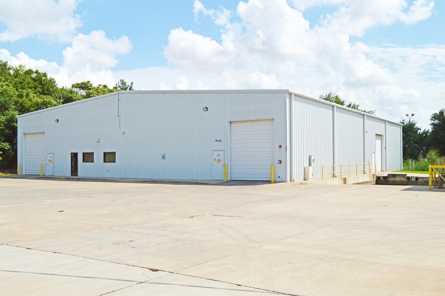 7444 Melrose Ln, Oklahoma City, OK 73127