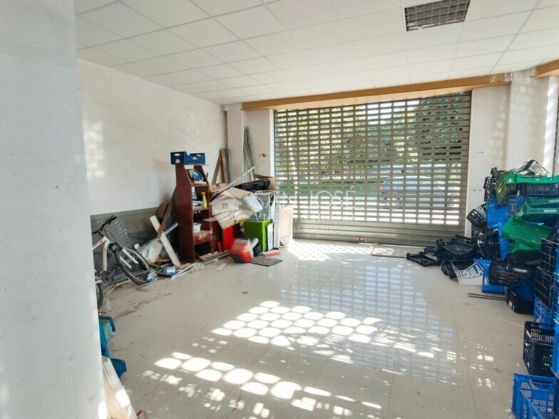 Retail in Aspe for lease - Building Photo - Image 2 of 6