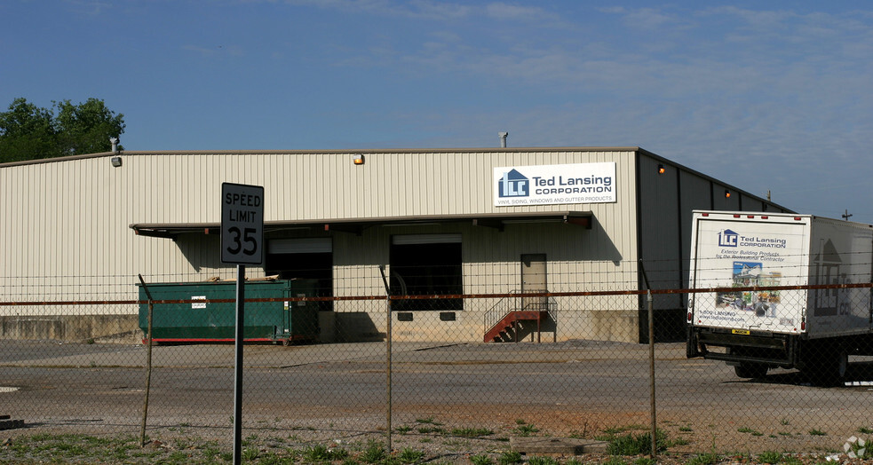 2401 24th St N, Birmingham, AL for lease - Building Photo - Image 3 of 4