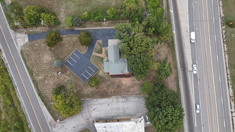 11144 Dorsett Rd, Maryland Heights, MO for sale - Aerial - Image 2 of 7