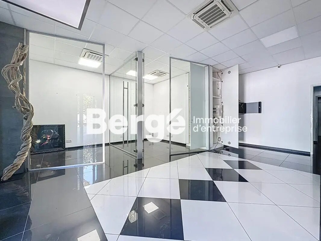 Retail in Antibes for lease Interior Photo- Image 1 of 6