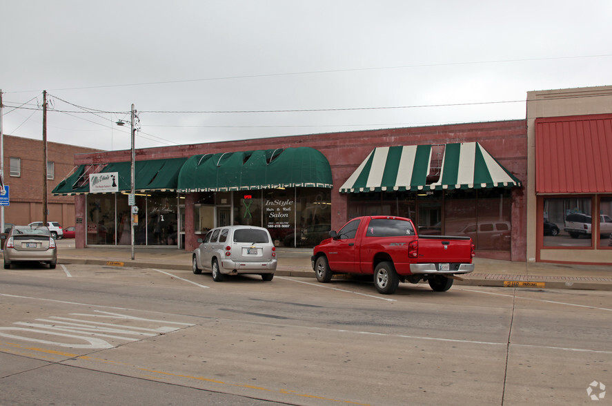 200-204 E Main St, Ada, OK for lease - Building Photo - Image 2 of 2