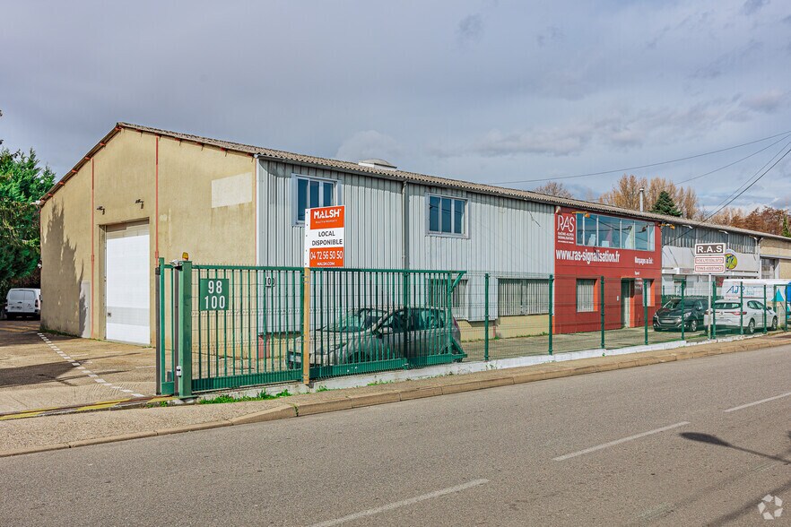 Flex in Saint-Genis-Laval for sale - Building Photo - Image 2 of 2