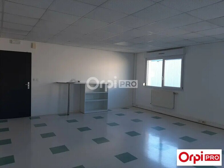 Office in Valence for lease - Interior Photo - Image 1 of 7