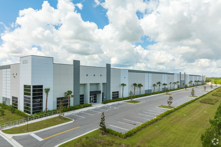 6939 LTC Pky, Port Saint Lucie, FL for lease - Primary Photo - Image 1 of 2
