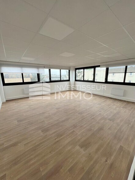 Office in Wissous for lease - Interior Photo - Image 3 of 4