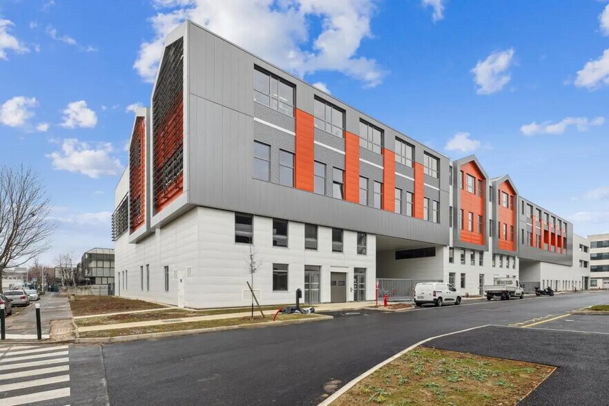 Office in Nanterre for lease - Building Photo - Image 1 of 10