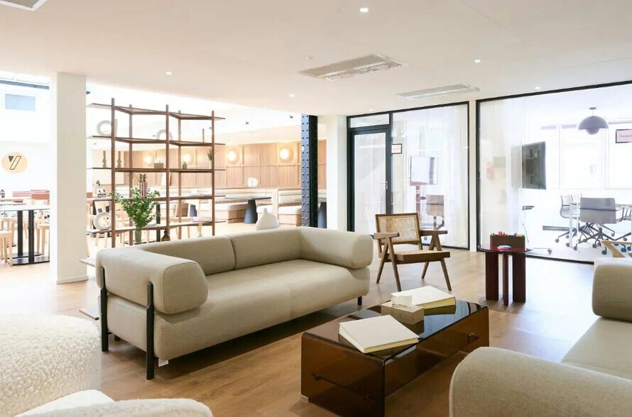 Office in Paris for lease - Interior Photo - Image 2 of 11