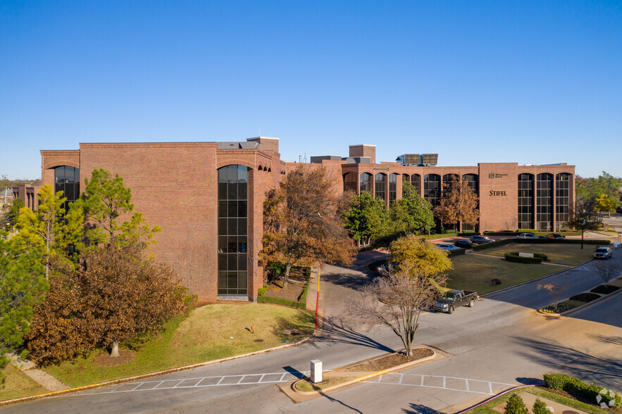 6301 Waterford Blvd, Oklahoma City, OK for lease - Building Photo - Image 2 of 8