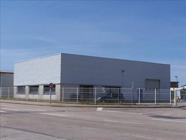 Flex in Montivilliers for lease - Building Photo - Image 1 of 1