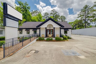 9 W Derenne Ave, Savannah, GA for lease Building Photo- Image 2 of 23