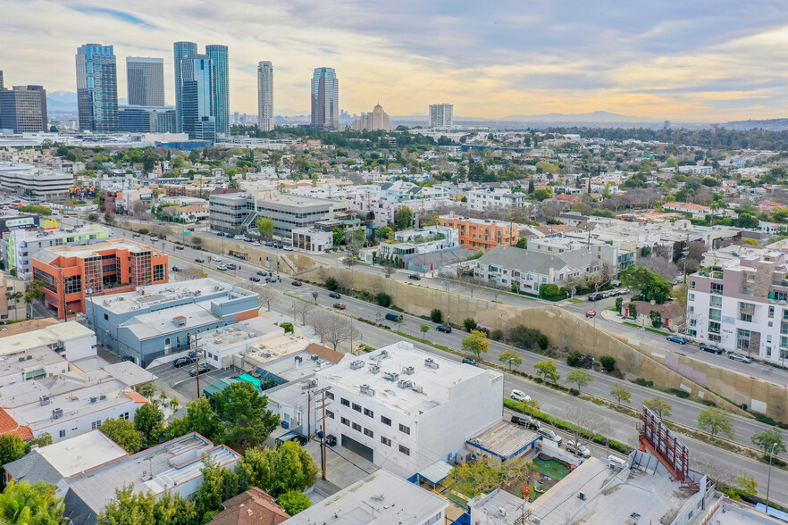 10537 Santa Monica Blvd, Los Angeles, CA for sale - Building Photo - Image 1 of 22