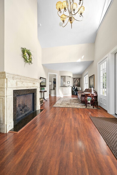 16 Old Riverhead Rd, Westhampton Beach, NY for lease - Building Photo - Image 1 of 11