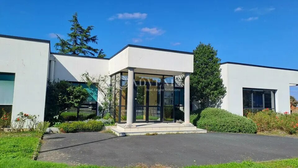 Office in Carquefou for lease - Building Photo - Image 3 of 9