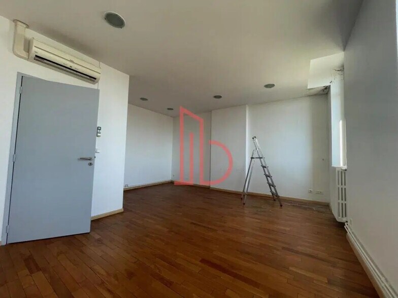 Office in Le Bouscat for lease - Interior Photo - Image 2 of 7