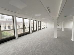 27-29 Rue Des Poissonniers, Neuilly-sur-Seine for lease Interior Photo- Image 1 of 5