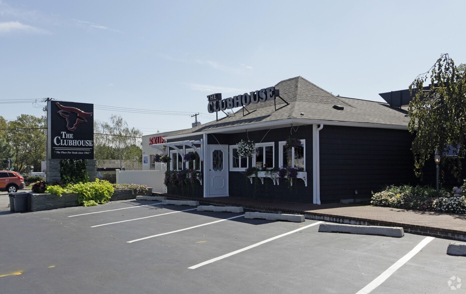 320 W Jericho Tpke, Huntington, NY for sale - Primary Photo - Image 1 of 1