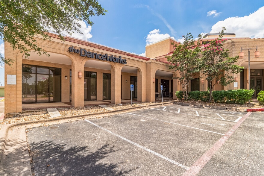 16333 S Great Oaks Dr, Round Rock, TX for lease - Building Photo - Image 2 of 84