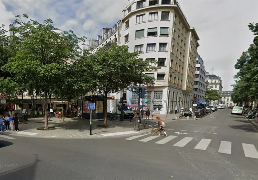 Retail in Paris for lease Building Photo- Image 1 of 4
