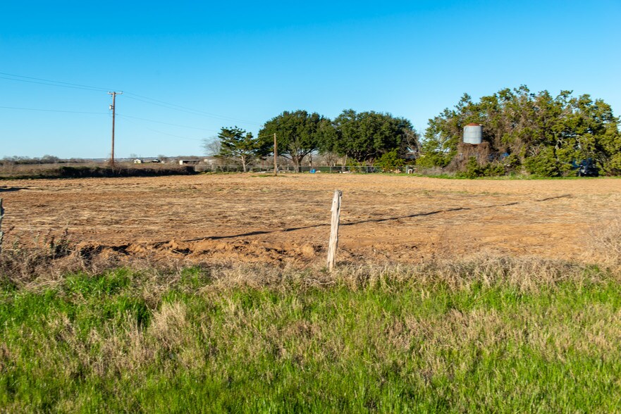 1346 Abbott Rd, Saint Hedwig, TX 78152