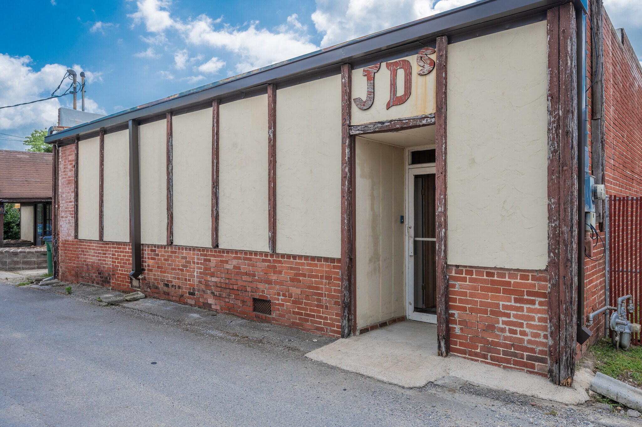 210 S Cedar Ave, South Pittsburg, TN 37380 210 S Cedar Ave, South