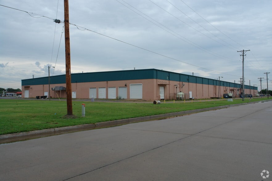 2301 S Meridian Ave, Wichita, KS for sale - Building Photo - Image 2 of 7