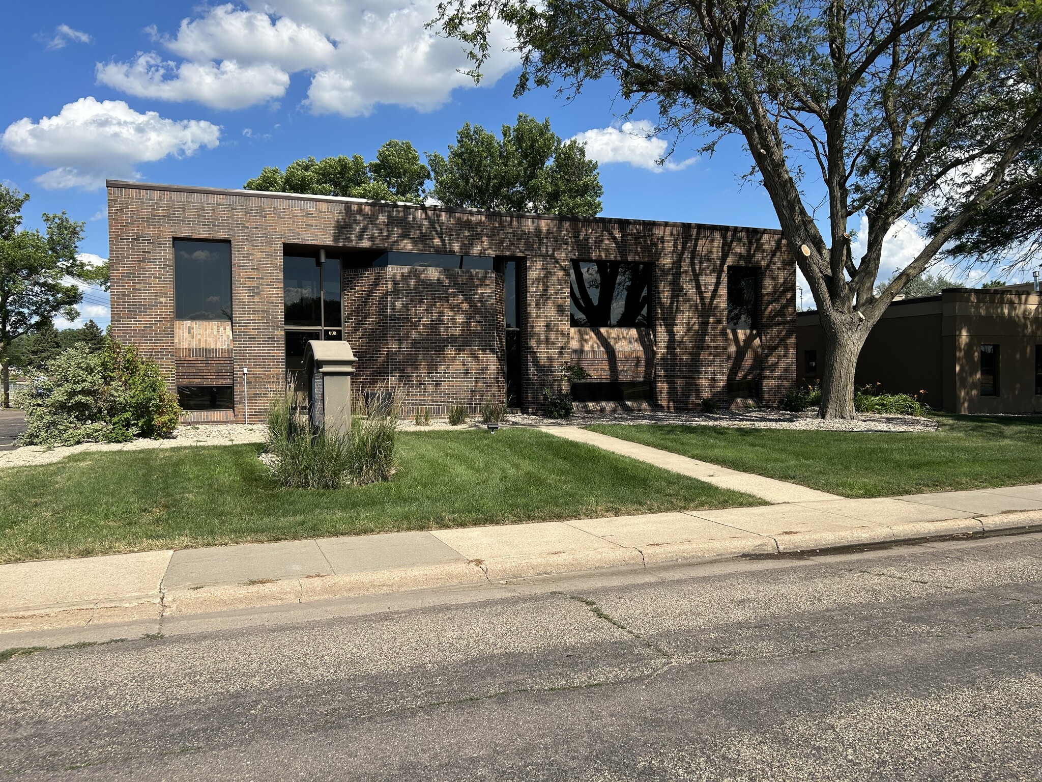 608 N West Ave
