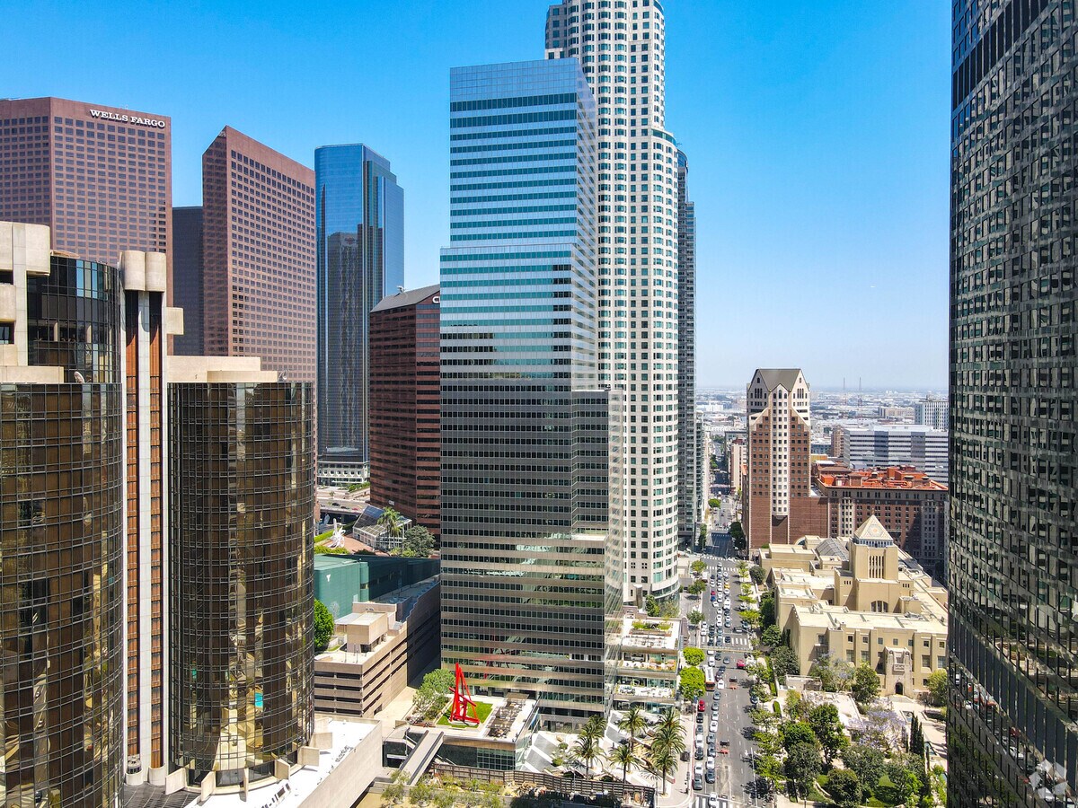 444 S Flower St, Los Angeles, CA 90071 IndustriousFinancial District