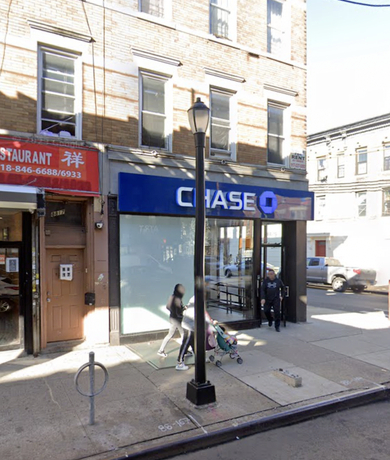 8819 Jamaica Ave, Jamaica, NY for lease - Primary Photo - Image 1 of 5