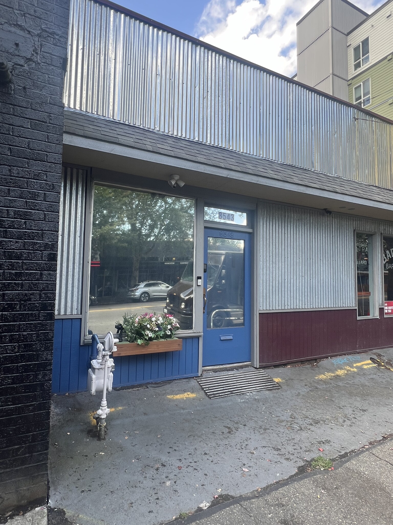 8543 Greenwood Ave N, Seattle, WA for lease Building Photo- Image 1 of 5