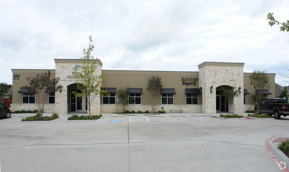 1261 Green Oaks Blvd, Arlington, TX for lease - Building Photo - Image 2 of 2