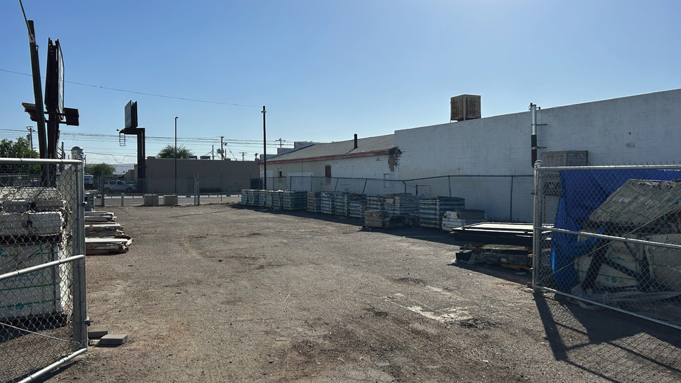 3230 E Washington St, Phoenix, AZ for lease - Building Photo - Image 1 of 2