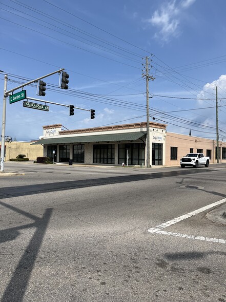 110 E Garden St, Pensacola, FL for lease - Building Photo - Image 2 of 14