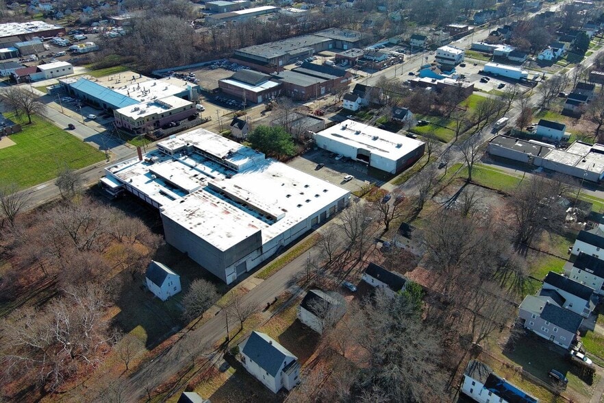 1018 Grant Street - Multi-Use Commercial portfolio of 2 properties for sale on LoopNet.com - Primary Photo - Image 2 of 2