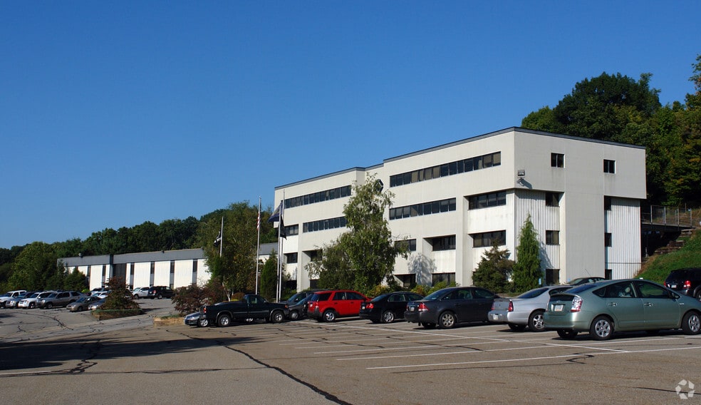 1000 Park Dr, Lawrence, PA for lease - Building Photo - Image 3 of 28