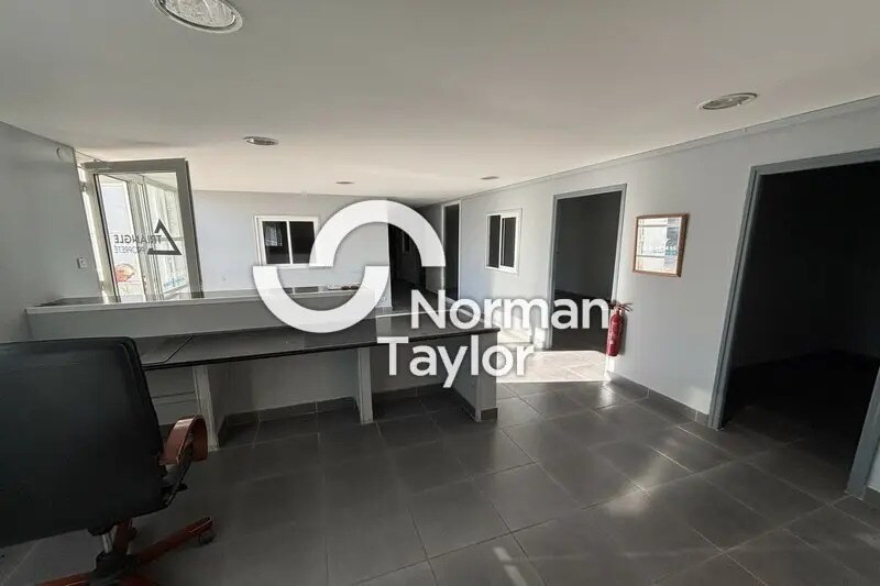 Office in Montpellier for lease - Interior Photo - Image 2 of 6