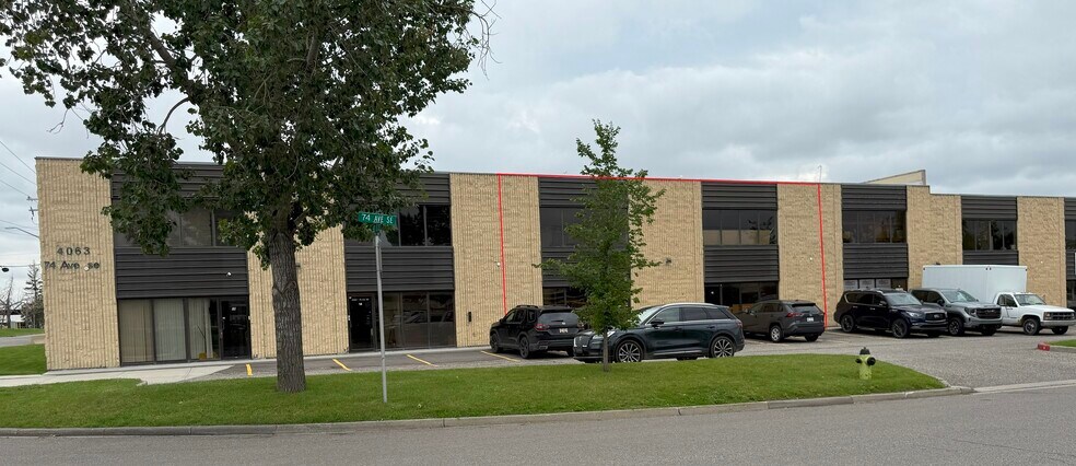4063 74 Av SE, Calgary, AB for sale - Primary Photo - Image 1 of 1