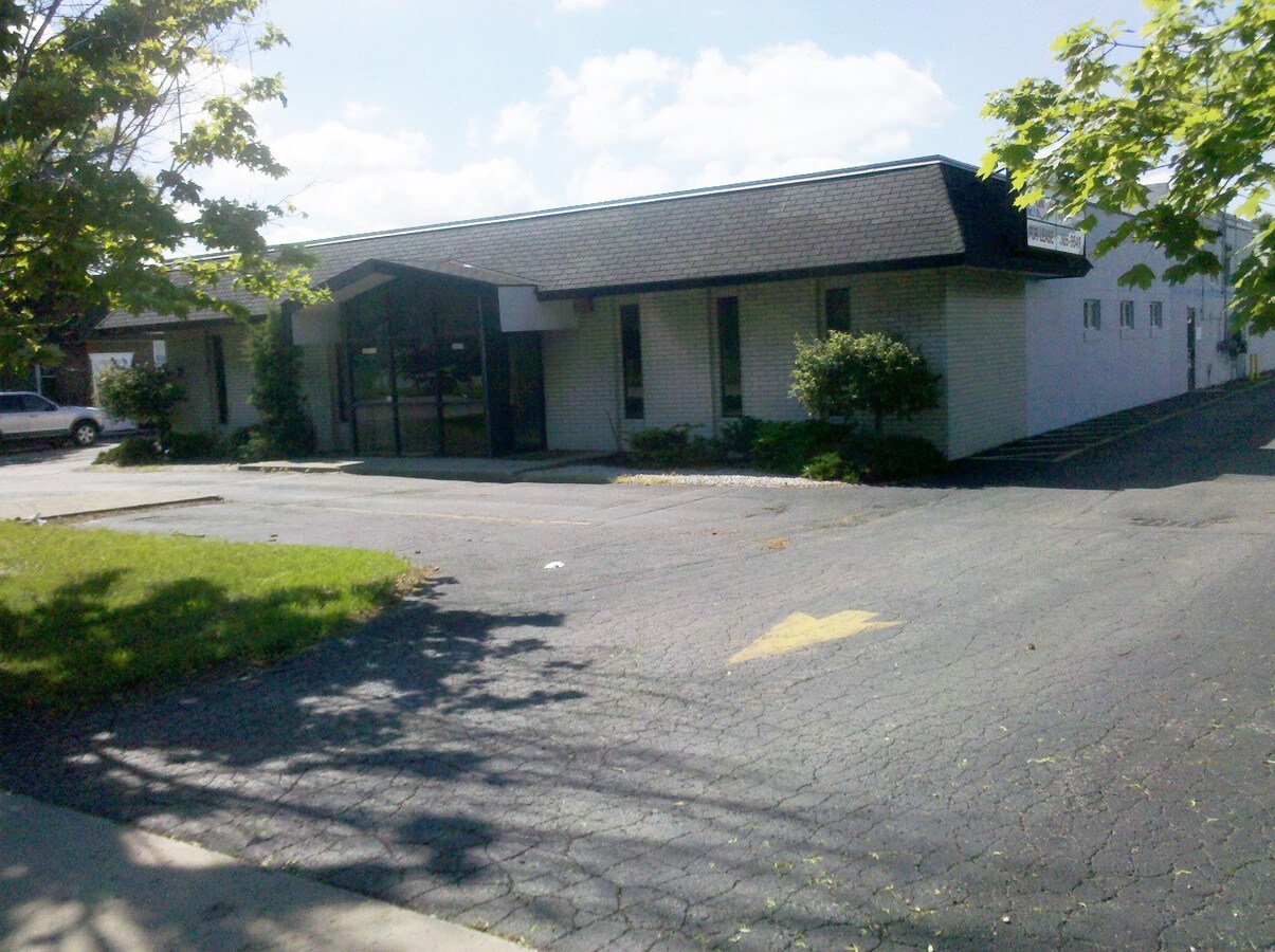 3414734171 Schoolcraft Rd, Livonia, MI 48150 Clayborn Building