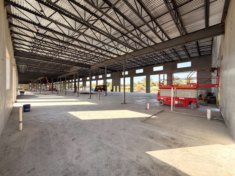 3929 Pipkin Rd, Lakeland, FL for lease - Building Photo - Image 3 of 18