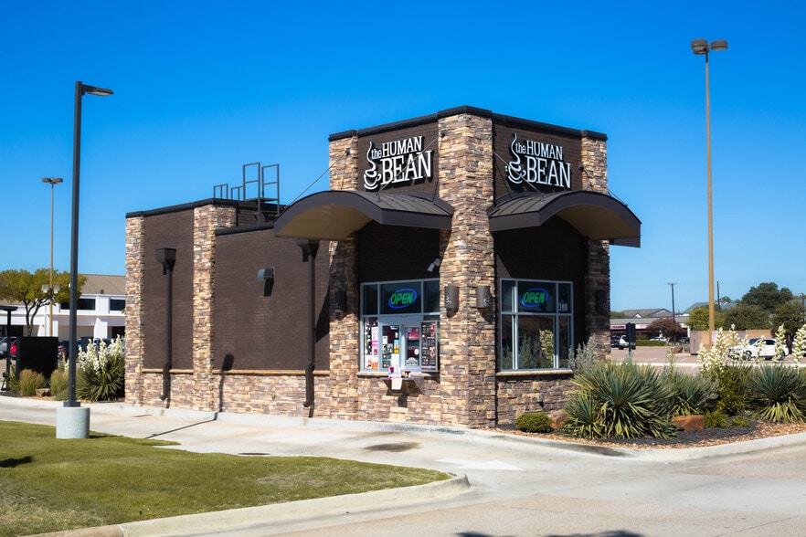 2661 Midway Rd, Carrollton, TX for lease - Building Photo - Image 1 of 7