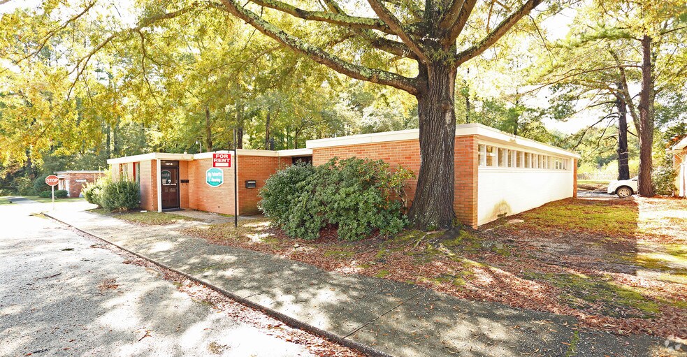 1001 Fairlawn Dr, Camden, SC 29020